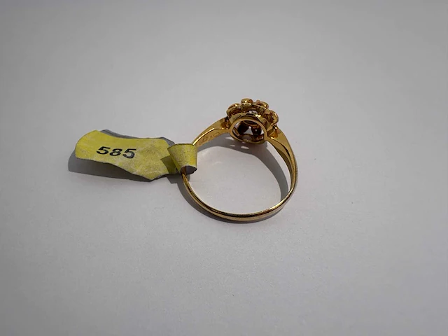 14 karaats geelgouden ring met 0,15kt diamant - afbeelding 2 van  3