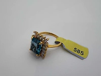 14 karaats geelgouden ring met blauwe topaas en 0,35kt diamant - afbeelding 1 van  2