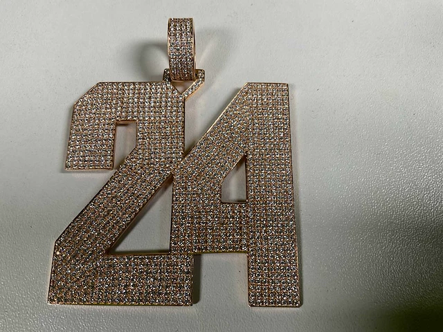14 karaats roodgouden hanger met pave bezet met diamant - afbeelding 2 van  6