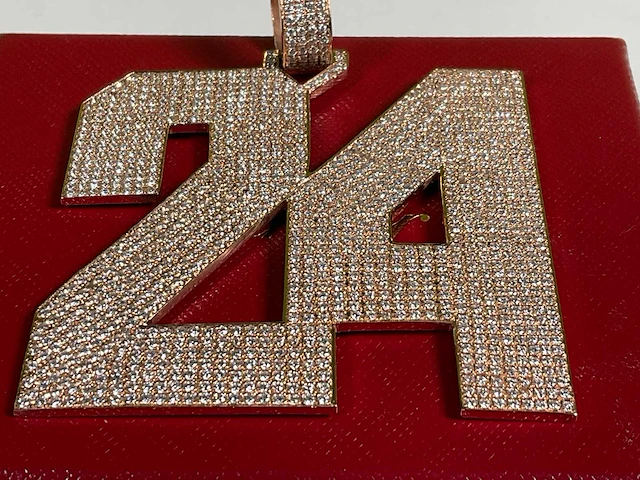 14 karaats roodgouden hanger met pave bezet met diamant - afbeelding 6 van  6