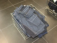 14 korte werkbroeken blaklader in diverse maten en uitvoeringen in mand. - afbeelding 1 van  2