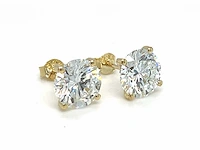 14 krt geelgouden oorstekers met 6,06 crt diamant