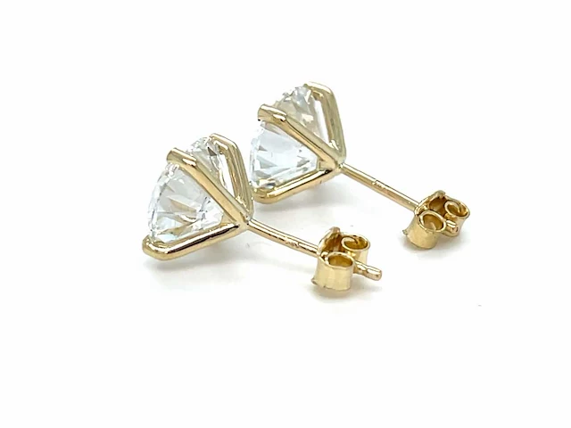 14 krt geelgouden oorstekers met 6,06 crt diamant - afbeelding 6 van  7