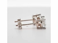 14 krt. wit gouden oorstekers met diamant 3 crt. - afbeelding 6 van  7