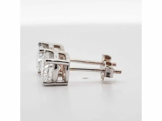14 krt. wit gouden oorstekers met diamant 3 crt. - afbeelding 7 van  7