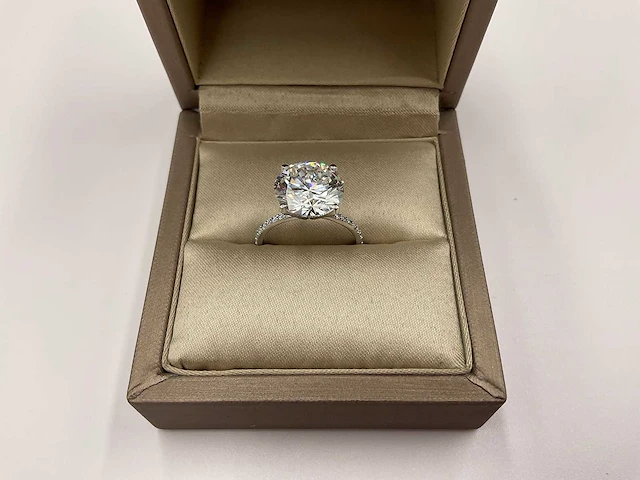 14 krt. wit gouden ring met diamant 6,22 crt. - afbeelding 1 van  12