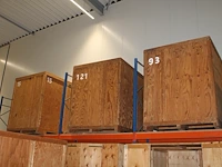14 opslagboxen met afmeting ca 180 x 222 x 225 cm. boxen hebben voorpaneel wat sluit met klemmen. - afbeelding 1 van  4