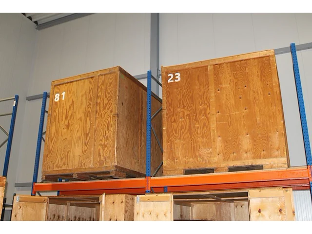 14 opslagboxen met afmeting ca 180 x 222 x 225 cm. boxen hebben voorpaneel wat sluit met klemmen. - afbeelding 3 van  4