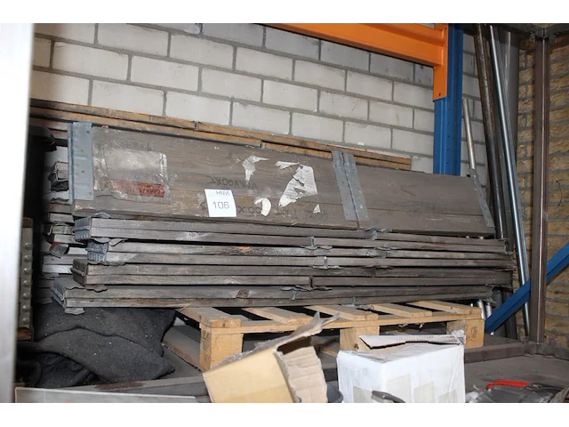 14 opzetranden in diverse uitvoeringen me tafmeting 75 x 115 cm. - afbeelding 2 van  2