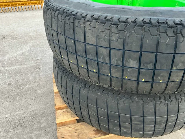 14.9r28 good year super traction radial banden met velg (2x) - afbeelding 2 van  12