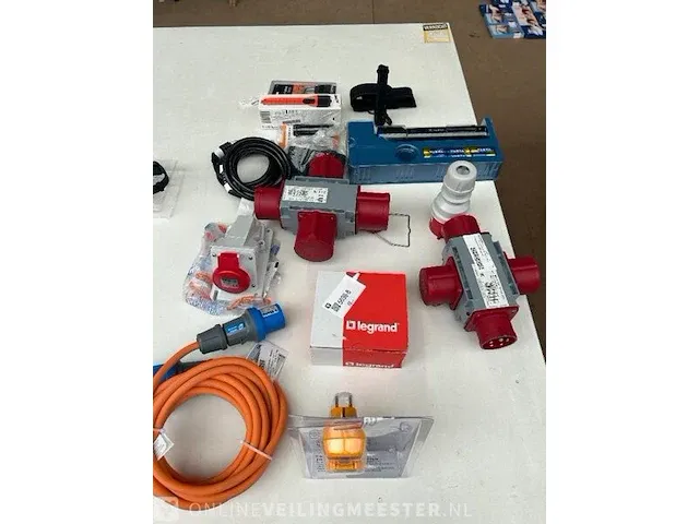14x diverse bouwmaterialen en gereedschap legrand, brennenstuhl, varta - afbeelding 1 van  6