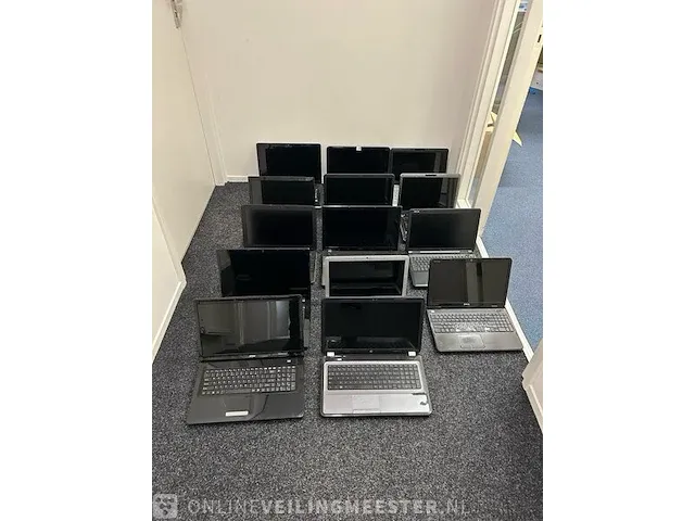 14x diverse laptops 15.6 inch en 17.3 inch, windows laptops - afbeelding 1 van  4