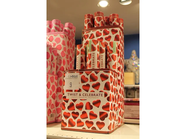 15 confettikanonnen met hartjesconfetti. - afbeelding 2 van  2