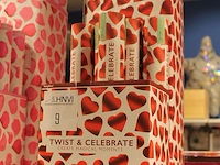 15 confettikanonnen met hartjesconfetti. - afbeelding 2 van  2