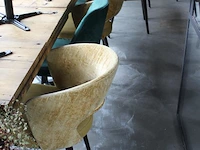 15 gestoffeerde fauteuils in twee uitvoeringen. - afbeelding 3 van  3