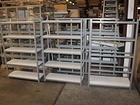 15 metalen stellingdelen, gedeeltelijk vv legplanken afm. 90 x 33 x 145 cm. - afbeelding 1 van  2