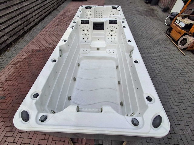 15 persoons dubbele cabine jacuzzi en buitenspa - afbeelding 53 van  56