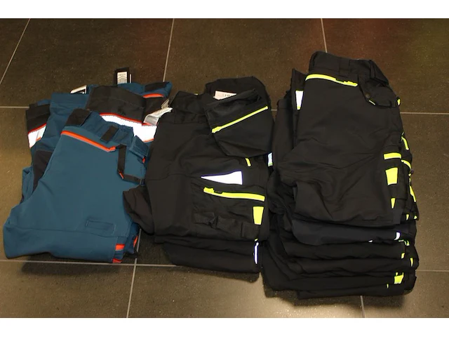 15 werkbroeken portwest in diverse maten en uitvoeringen. - afbeelding 1 van  2