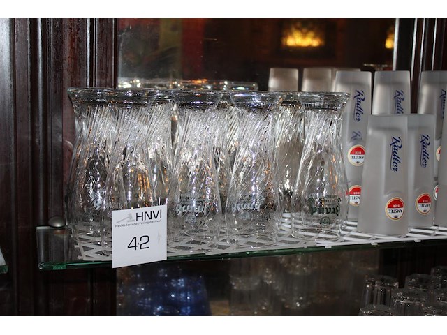 150 glazen in diverse soorten en maten waaronder heineken, grolsch en amstel. - afbeelding 3 van  3