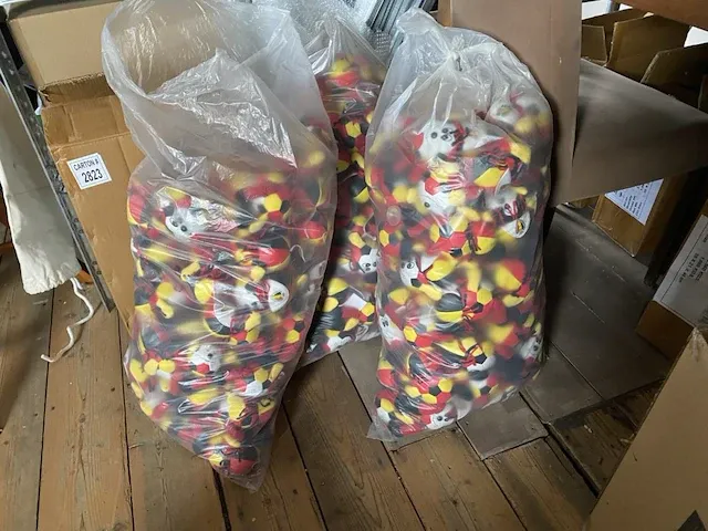 150 stuks ek belgische mascotte poppetjes met zuignap - afbeelding 1 van  4