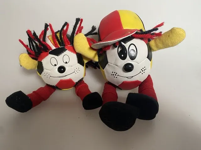 150 stuks ek belgische mascotte poppetjes met zuignap - afbeelding 2 van  4