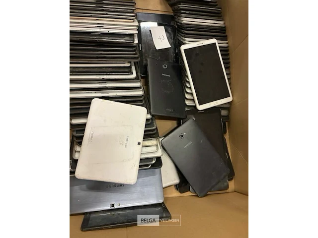 ± 150 tablets mix samsung gebroken schermen, werking onbekend - afbeelding 4 van  5