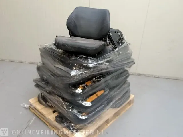 15x diverse stoelen t.b.v. scootmobiel - afbeelding 1 van  6