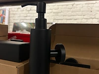 15x navulbare zeeppompje met wandbevestiging mat zwart - afbeelding 3 van  6
