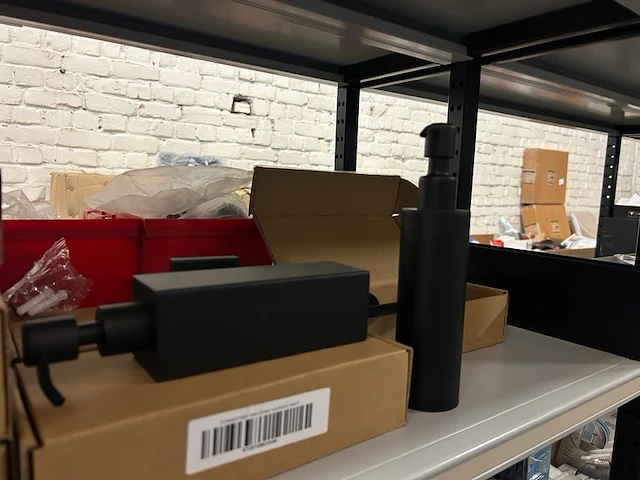 15x navulbare zeeppompje met wandbevestiging mat zwart - afbeelding 6 van  6