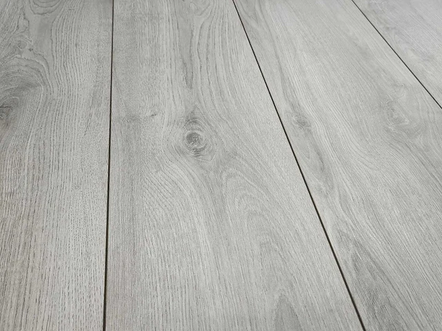 16 m2 laminaat plank - 1380 x 244 x 8 mm - afbeelding 1 van  3