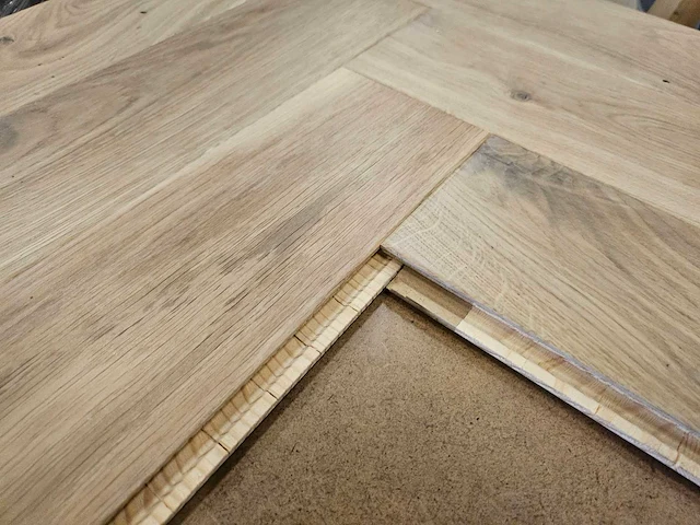 16 m2 parket eiken visgraat mutliplank - 660 x 110 x 14 mm - afbeelding 2 van  3
