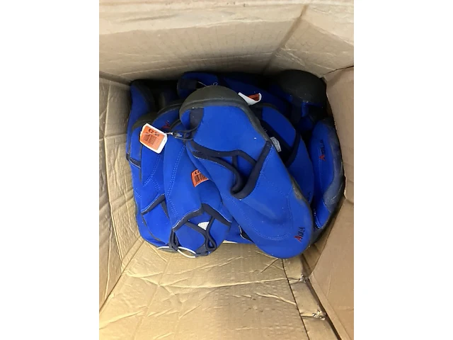 16 paar waterschoenen retour uit verkoop - afbeelding 5 van  11