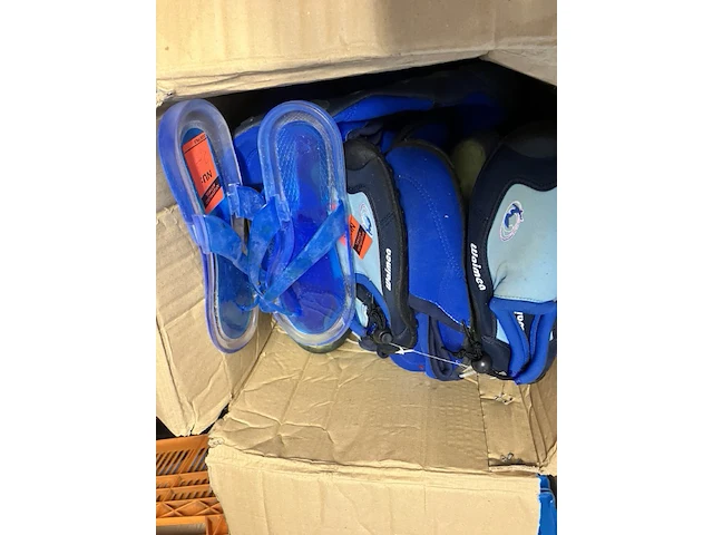 16 paar waterschoenen retour uit verkoop - afbeelding 8 van  11