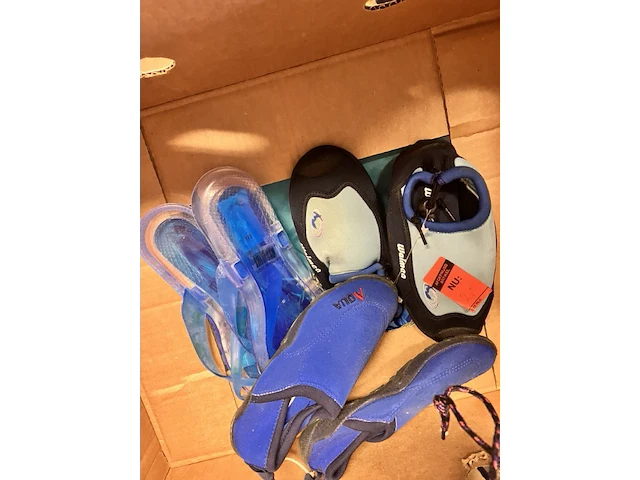 16 paar waterschoenen retour uit verkoop - afbeelding 9 van  11