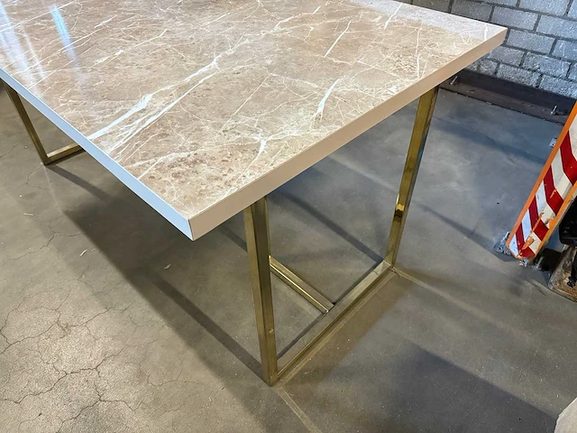 160 cm marmerlook tafel met zilveren poten - afbeelding 2 van  3