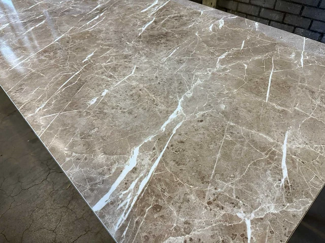 160 cm marmerlook tafel met zilveren poten - afbeelding 3 van  3