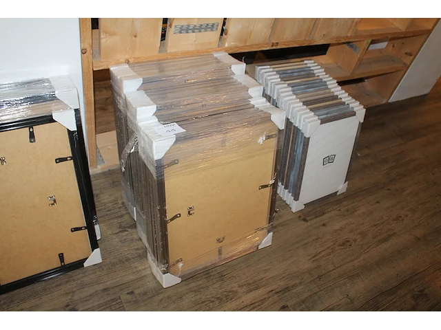 17 aluminiumkleurige fotolijsten 40 x 50 cm. - afbeelding 1 van  2