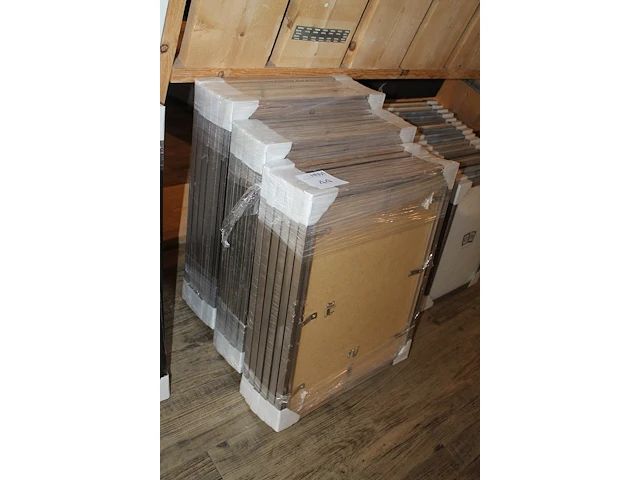 17 aluminiumkleurige fotolijsten 40 x 50 cm. - afbeelding 2 van  2