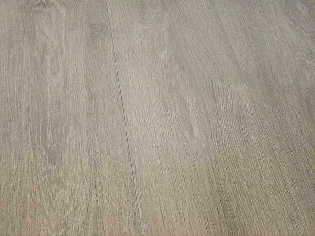 17 m2 laminaat plank - 1285 x 192 x 8 mm - afbeelding 1 van  2