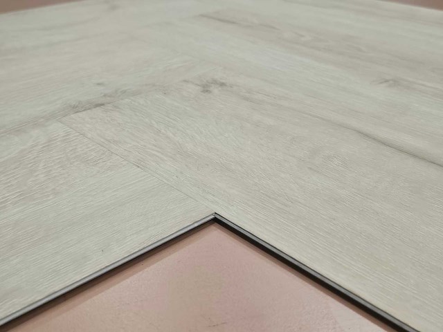 17 m2 pvc spc click visgraat met xps onderlaag - 610 x 150 x 5 mm - afbeelding 2 van  3