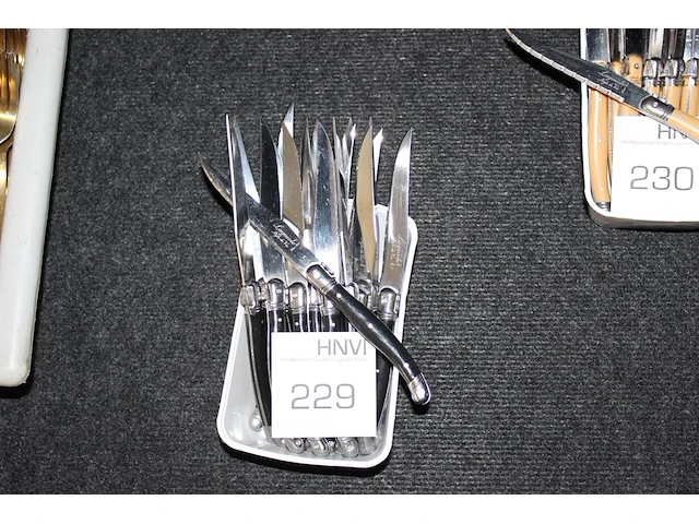 17 steakmessen la guiole zwart. - afbeelding 1 van  2