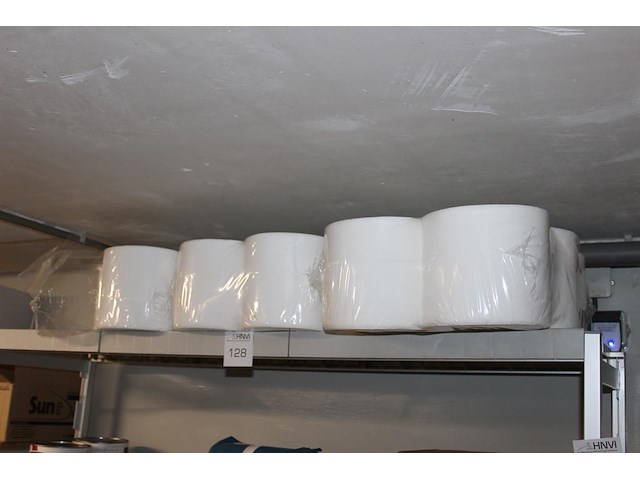 17 tissuerollen. - afbeelding 2 van  2