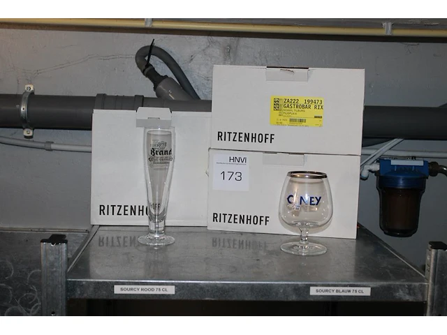 18 bierglazen in twee uitvoeringen. - afbeelding 1 van  2