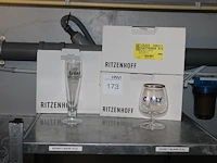 18 bierglazen in twee uitvoeringen. - afbeelding 1 van  2