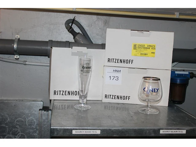 18 bierglazen in twee uitvoeringen. - afbeelding 2 van  2