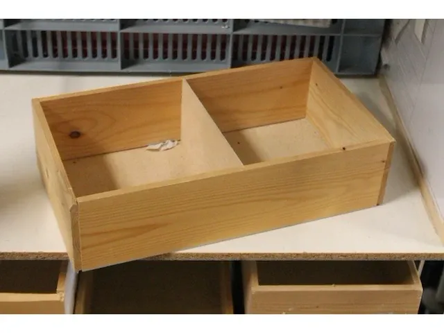 18 houten magazijnbakjes met en zonder schotje - afbeelding 1 van  7