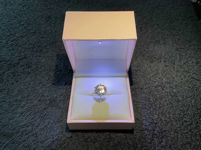 18 karaat geelgouden ring met diamant 4,80 crt. - afbeelding 1 van  11