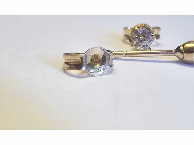 18 karaat gouden oorstekers met diamanten - afbeelding 5 van  6