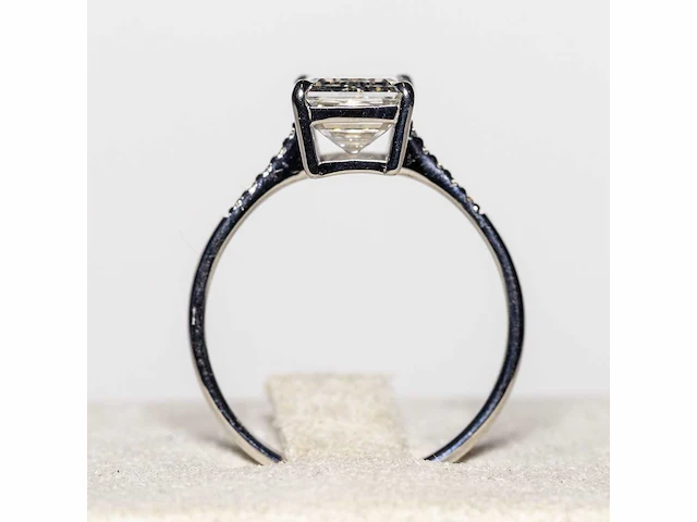 18 karaat witgouden ring met 3,07 crt. diamant. - afbeelding 4 van  18