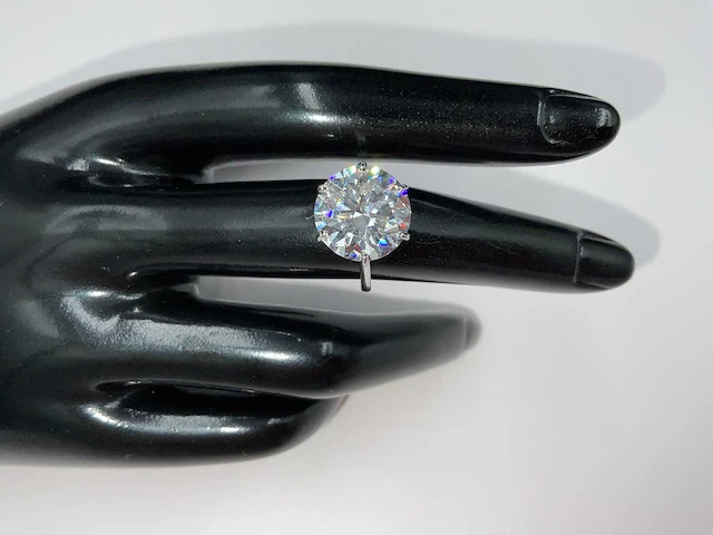 18 karaat witgouden ring met 7,05 crt. diamant. - afbeelding 1 van  17